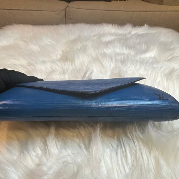 Authentic Louis Vuitton Epi Leather Arts-Deco Pochette Clutch - Picture 7 of 17